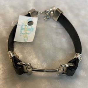 ☘️NWT! HORSE BIT SILVER TONE LEATHER BRACELET